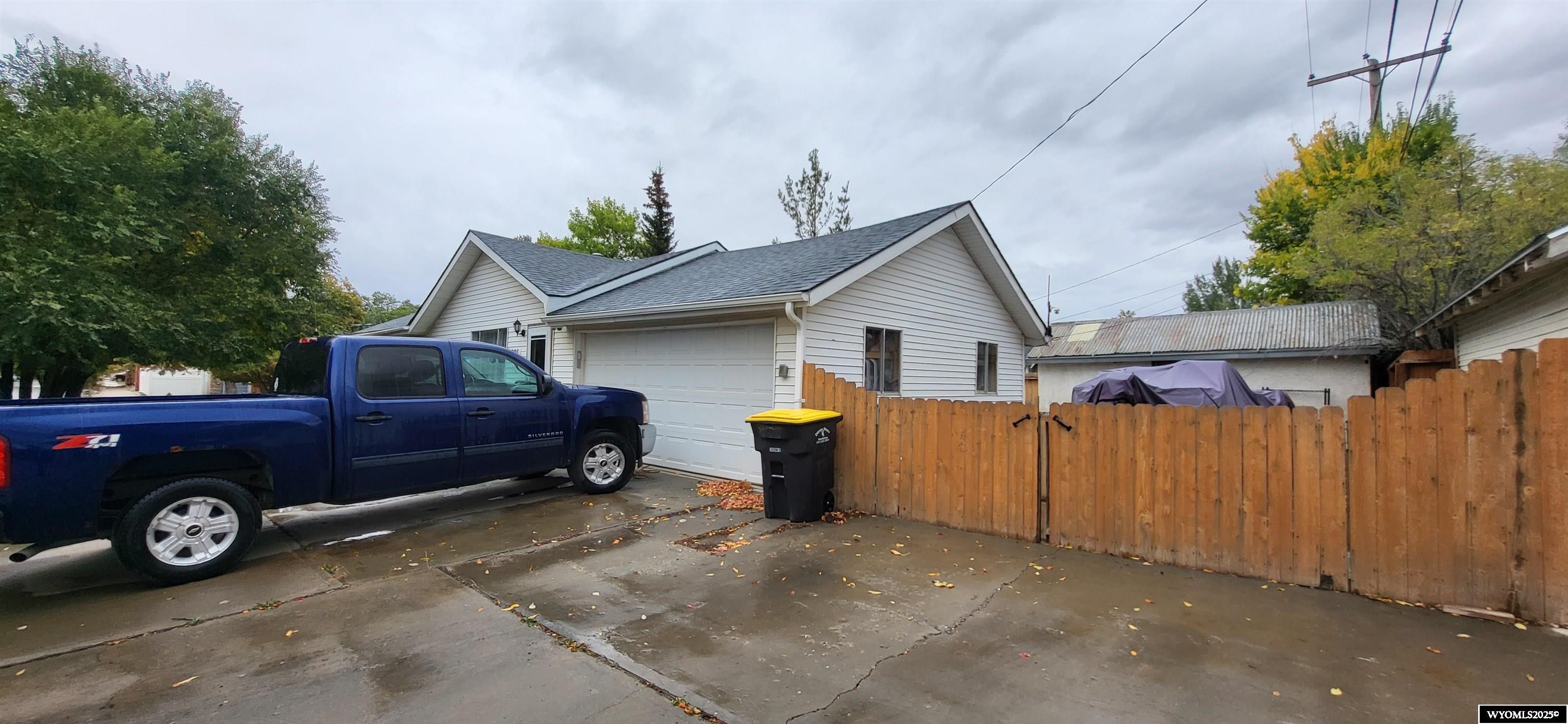 801 Madison Avenue Sinclair, WY 82334 - Photo 2 of 32