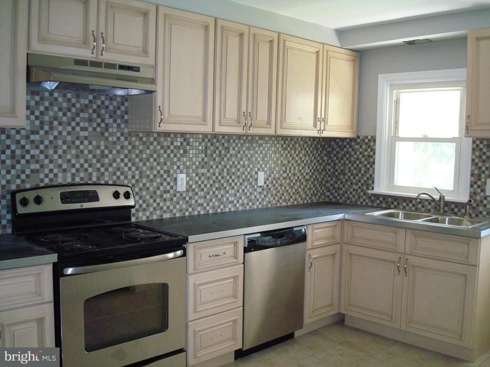 1720 Ridgeview Avenue Lancaster, PA 17603 - Photo 6 of 13 Gallery Image 6