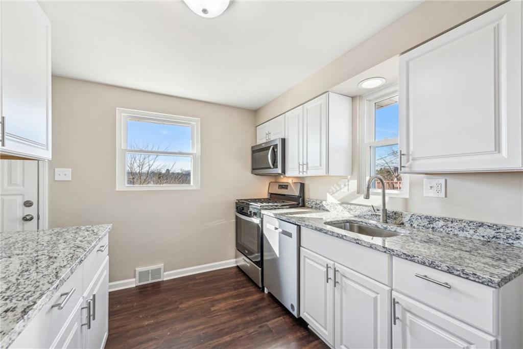 10660 Bellview Drive Irwin, PA 15642 - Photo 4 of 28