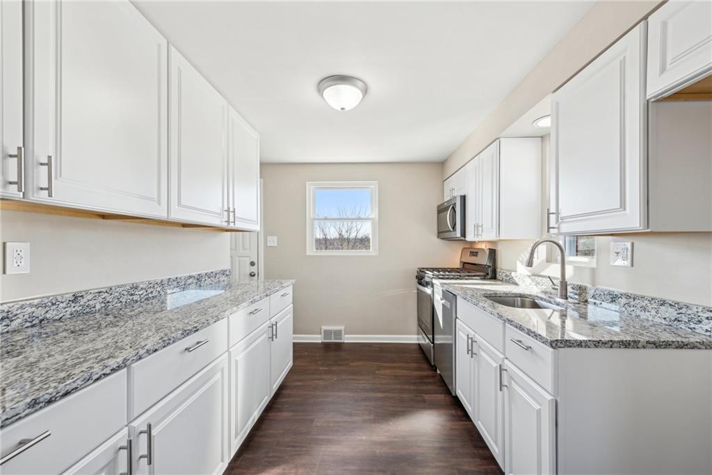 10660 Bellview Drive Irwin, PA 15642 - Photo 5 of 28