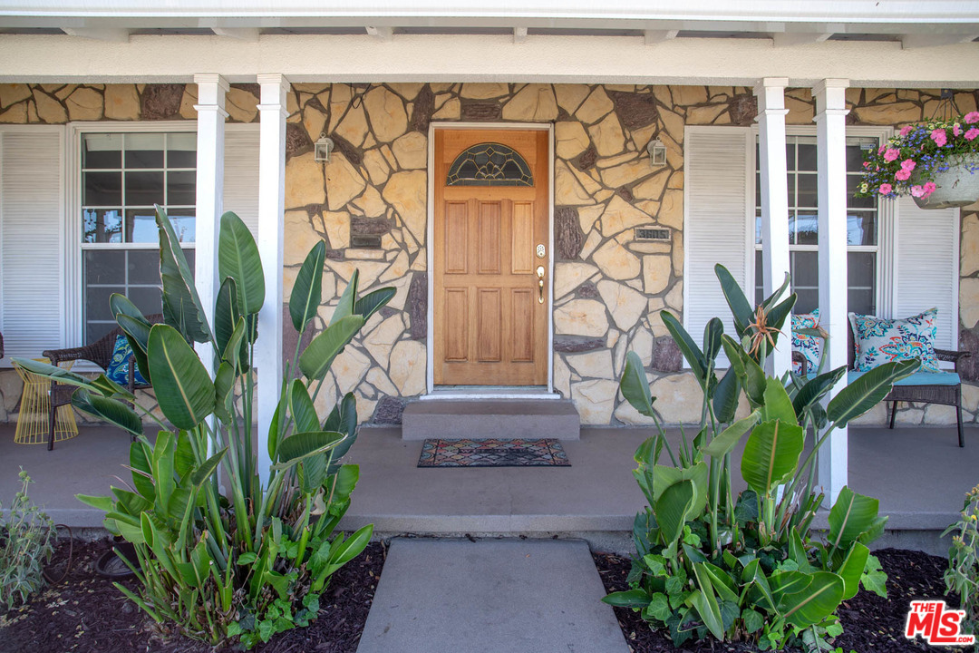 3605 Buckingham Road Los Angeles, CA 90016 - Photo 3 of 31