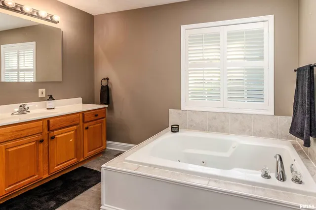 $279,000 | 3004 Willow Branch Lane, Herrin, IL 62948