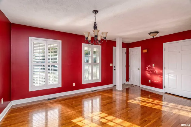 $279,000 | 3004 Willow Branch Lane, Herrin, IL 62948