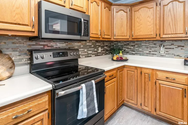 $279,000 | 3004 Willow Branch Lane, Herrin, IL 62948