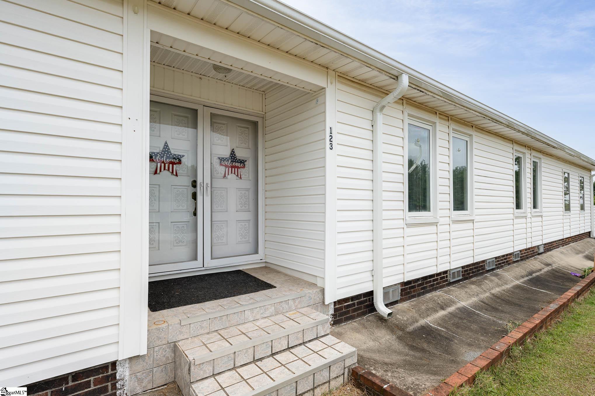 123 Bridwell Road Woodruff, SC 29388 - Photo 3 of 36