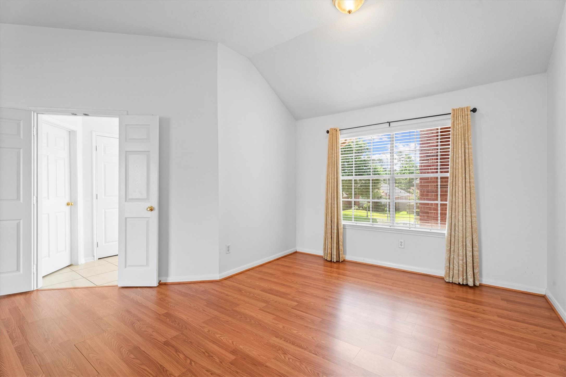 9218 Memorial Pines Way Spring, TX 77379 - Photo 11 of 28 Primary bedroom