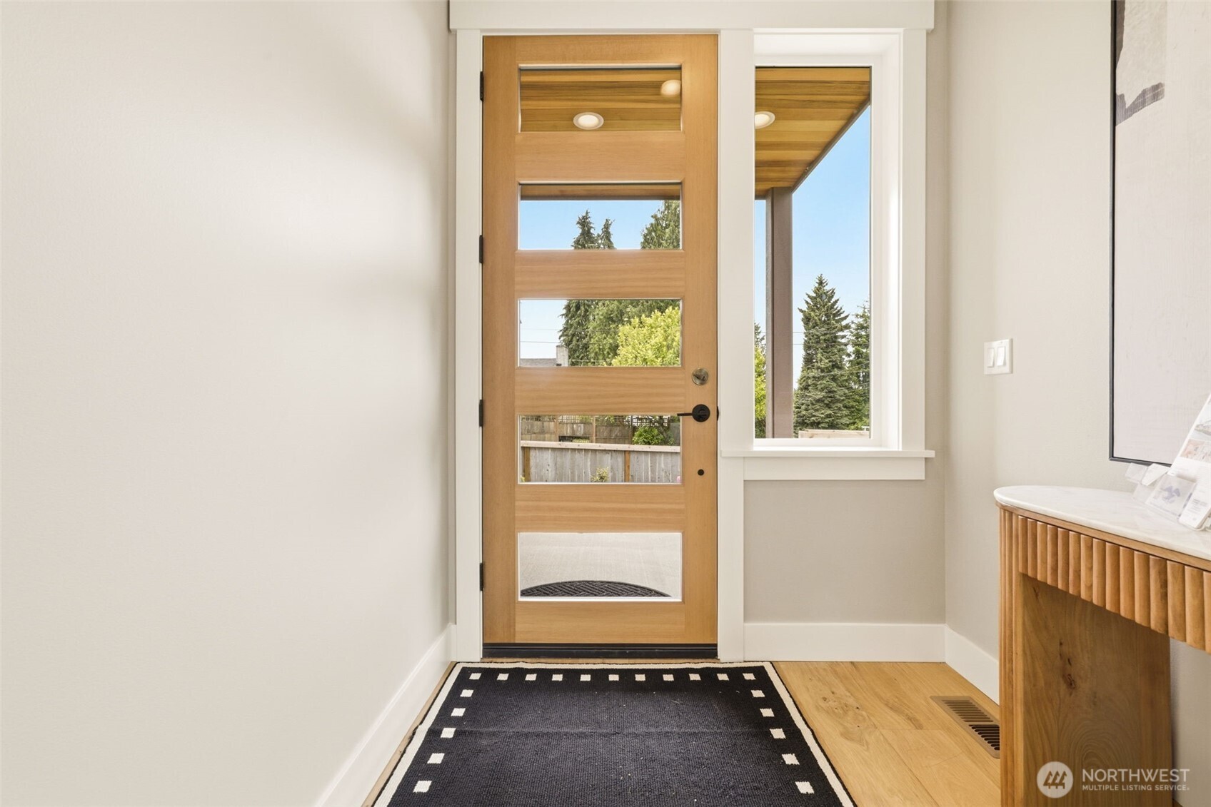 10202 44th Avenue Southwest Seattle, WA 98146 - Photo 5 of 35