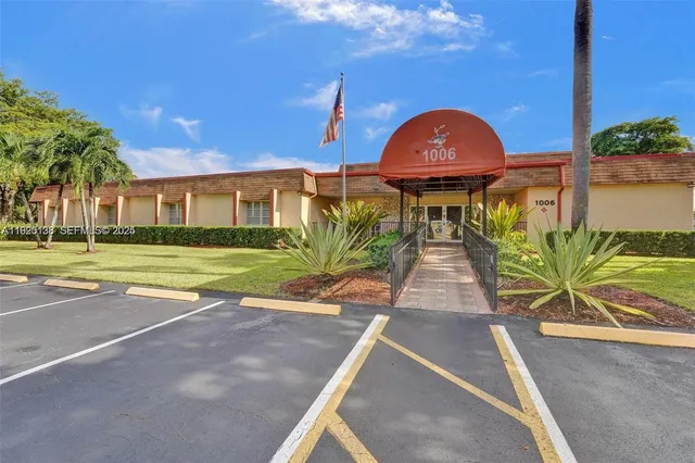 $1,375 | 1030 Country Club Drive, Unit 405, Margate, FL 33063