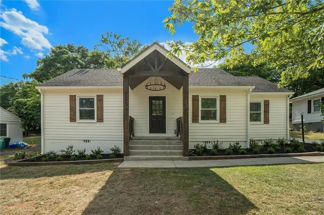 $2,850 | 2539 Glendale Circle Southeast, Smyrna, GA 30080