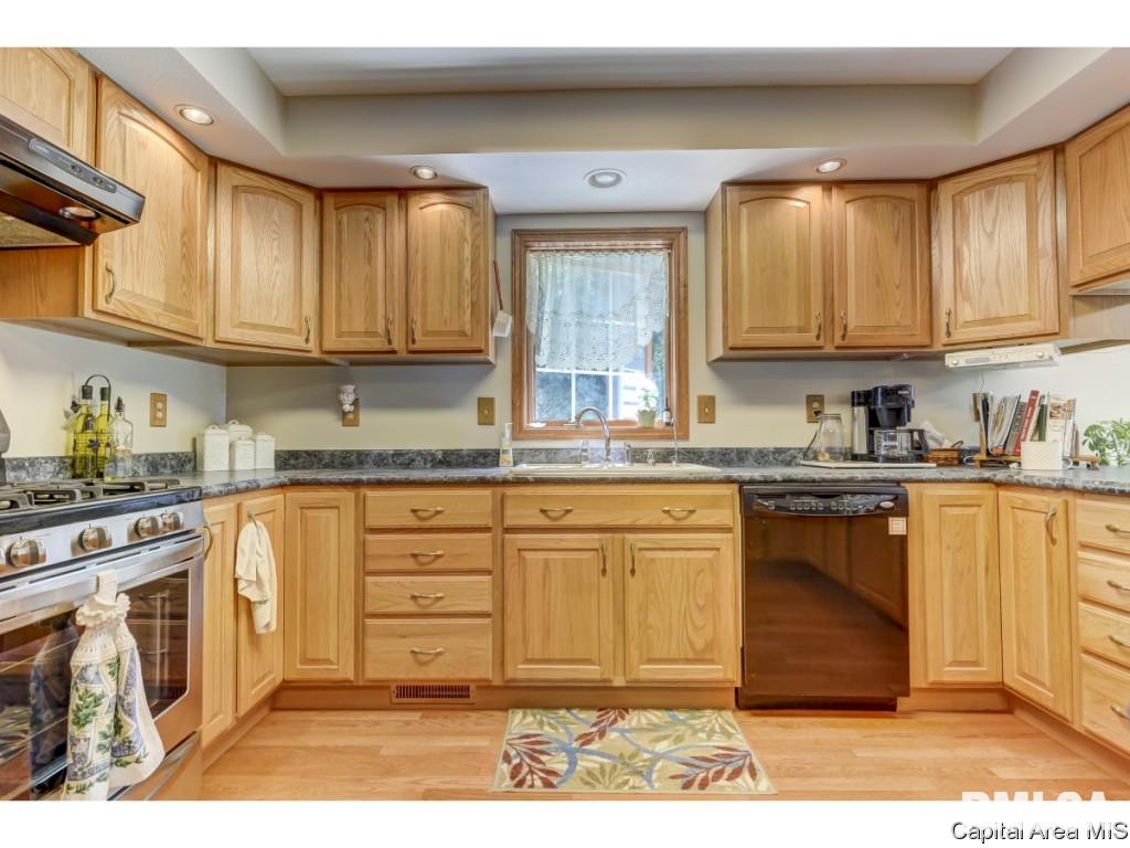 1028 Post Road Springfield, IL 62712 - Photo 10 of 18