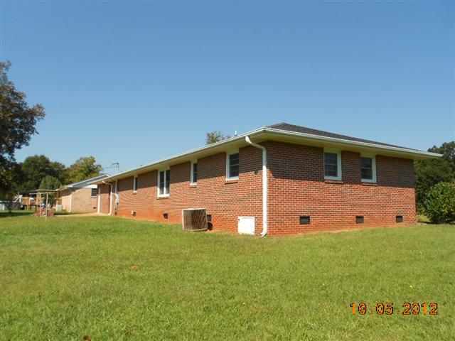 2708 Linmar Circle Anderson, SC 29621 - Photo 4 of 19 Gallery Image 4
