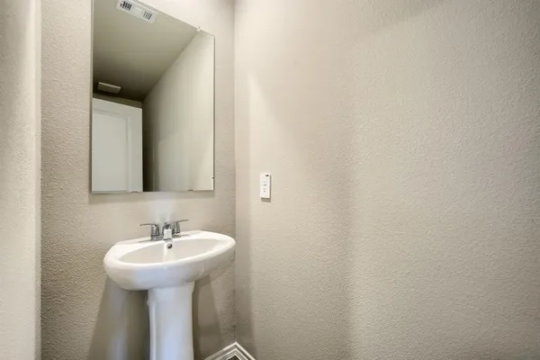 $2,600 | 249 Cal Frd Drive, Justin, TX 76247