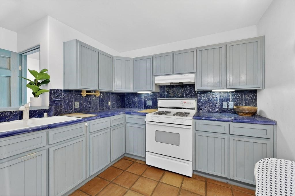 200 Ojo De La Vaca Road Santa Fe, NM 87508 - Photo 15 of 42 Kitchen