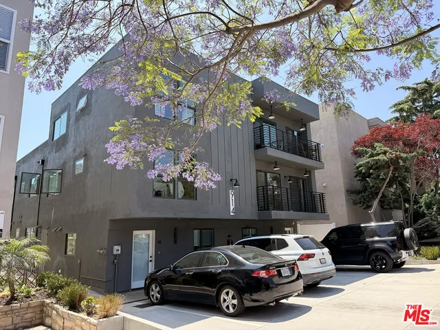 $4,950 | 914 7th Street, Unit 9, Santa Monica, CA 90403