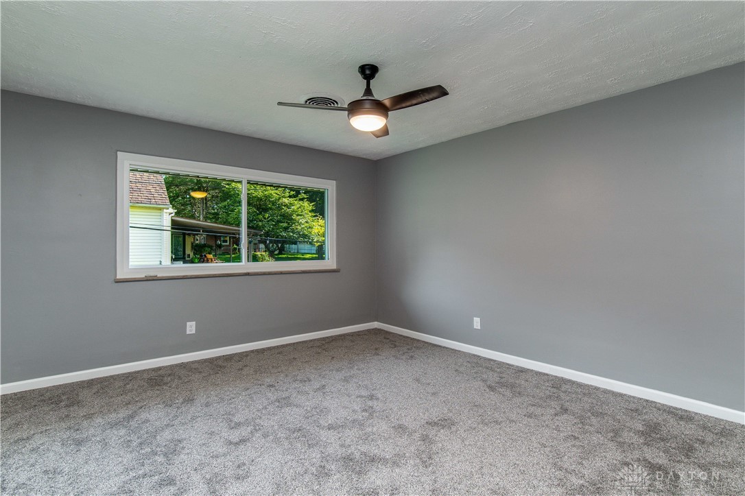 391 Darst Road Dayton, OH 45440 - Photo 11 of 37