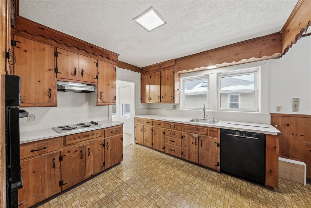 23-25 Windsor Road Quincy, MA 02171 - Photo 3 of 25 Gallery Image 3