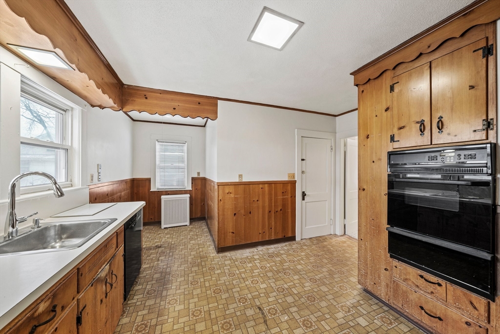 23-25 Windsor Road Quincy, MA 02171 - Photo 5 of 25 Gallery Image 5