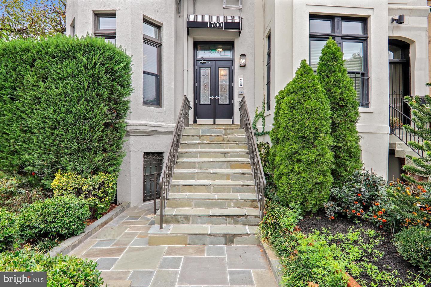 Welcome to 1700 19th St NW professional pics C/S