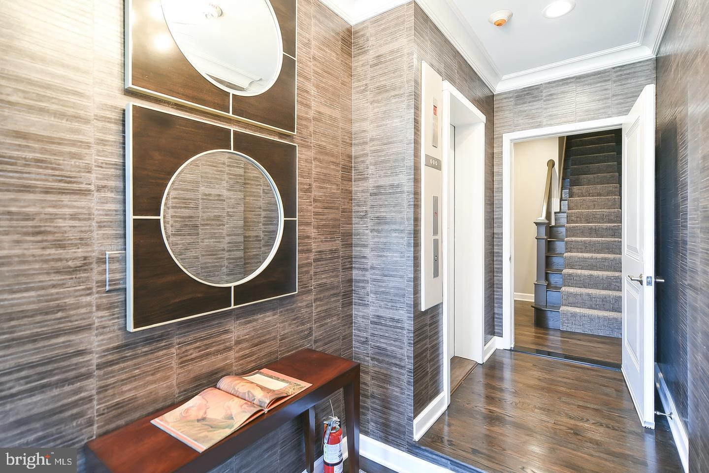 1700 19th Street Northwest, Unit 4W Washington, DC 20009 - Photo 3 of 40 Foyer entrance up to 4W