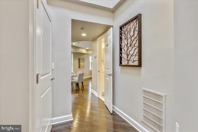 1700 19th Street Northwest, Unit 4W Washington, DC 20009 - Photo 4 of 40 Foyer