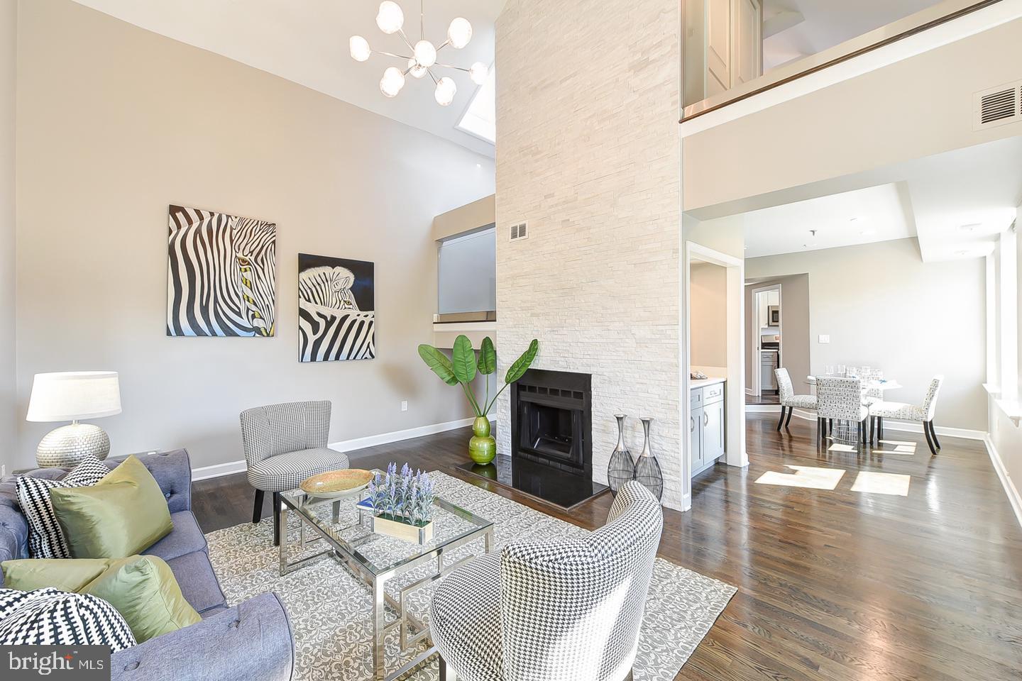 1700 19th Street Northwest, Unit 4W Washington, DC 20009 - Photo 7 of 40 Living room dining room