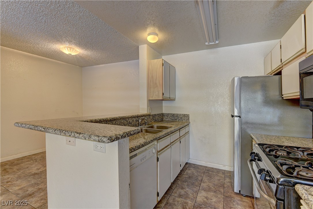 2200 South Fort Apache Road, Unit 2044 Las Vegas, NV 89117 - Photo 11 of 17