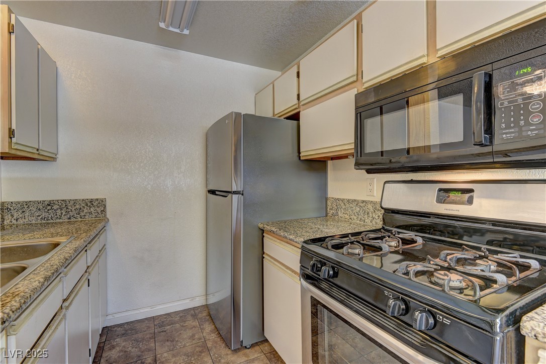 2200 South Fort Apache Road, Unit 2044 Las Vegas, NV 89117 - Photo 12 of 17