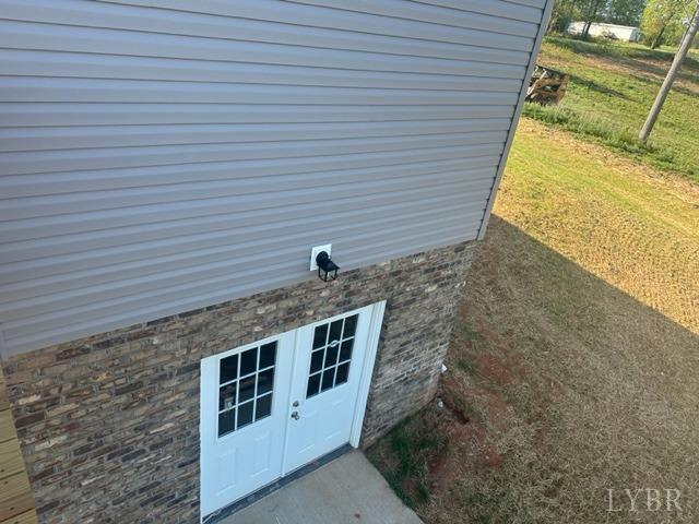 215 Beeks Lane Spout Spring, VA 24593 - Photo 3 of 6 a balcony with a stove