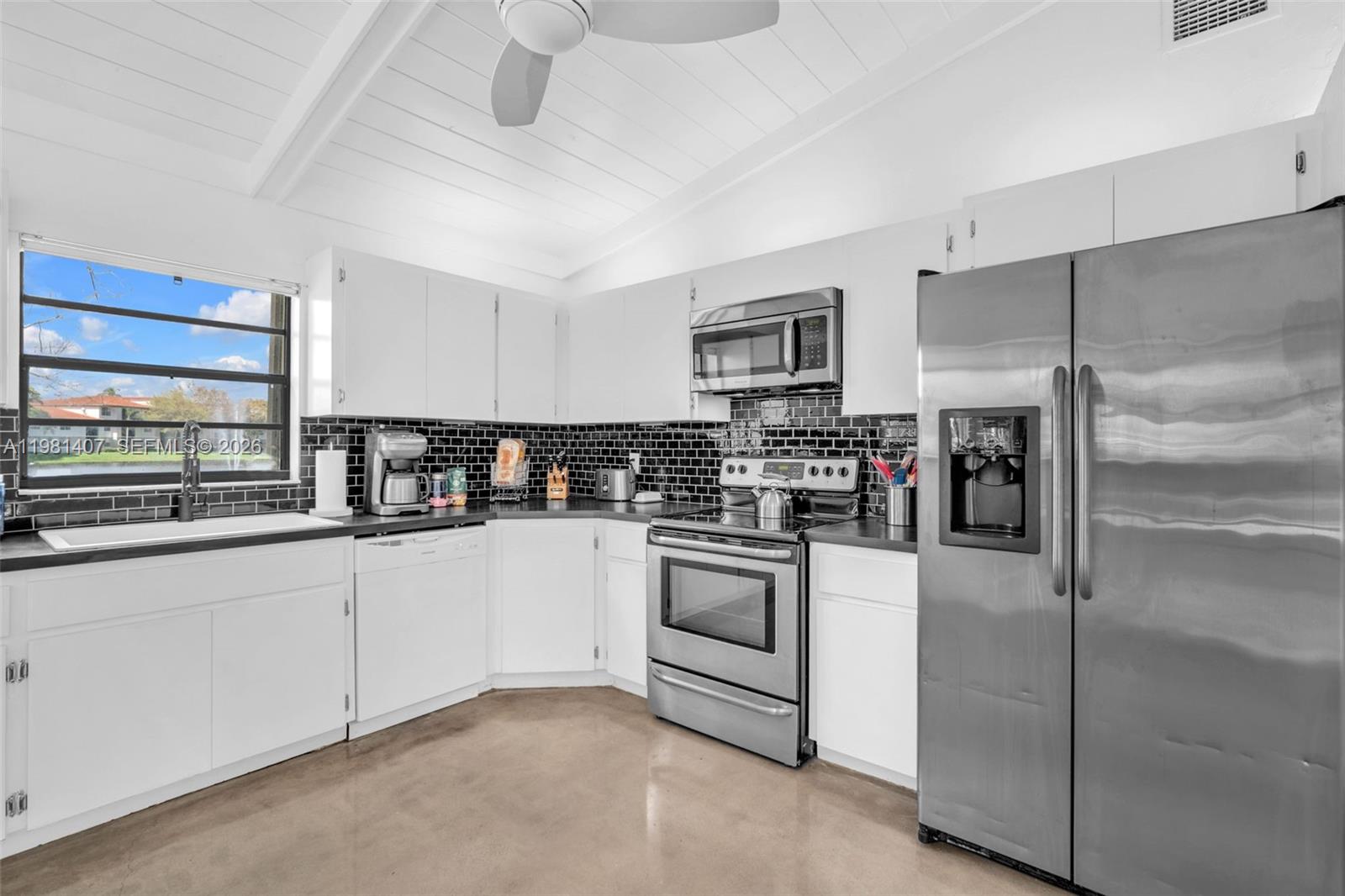 211 Southwest 87th Terrace Plantation, FL 33324 - Photo 13 of 54