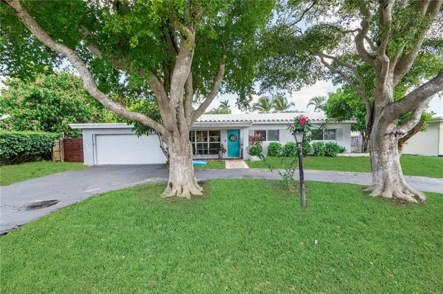 a view of a house with a yard and tree
