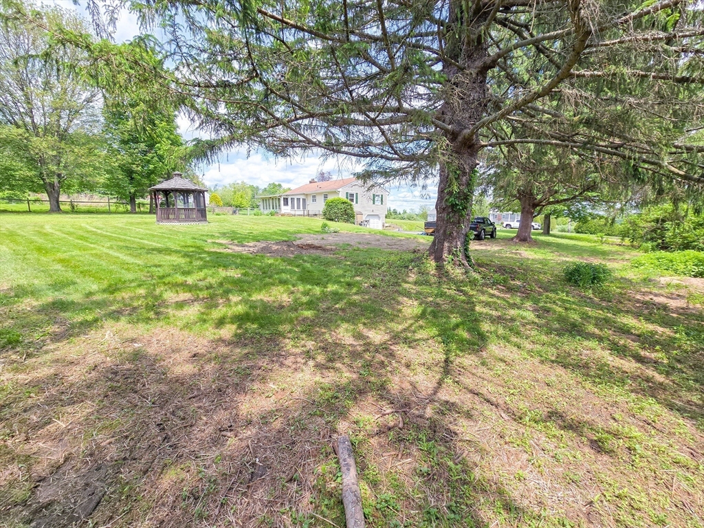 264 Dresser Hill Road Dudley, MA 01571 - Photo 17 of 21