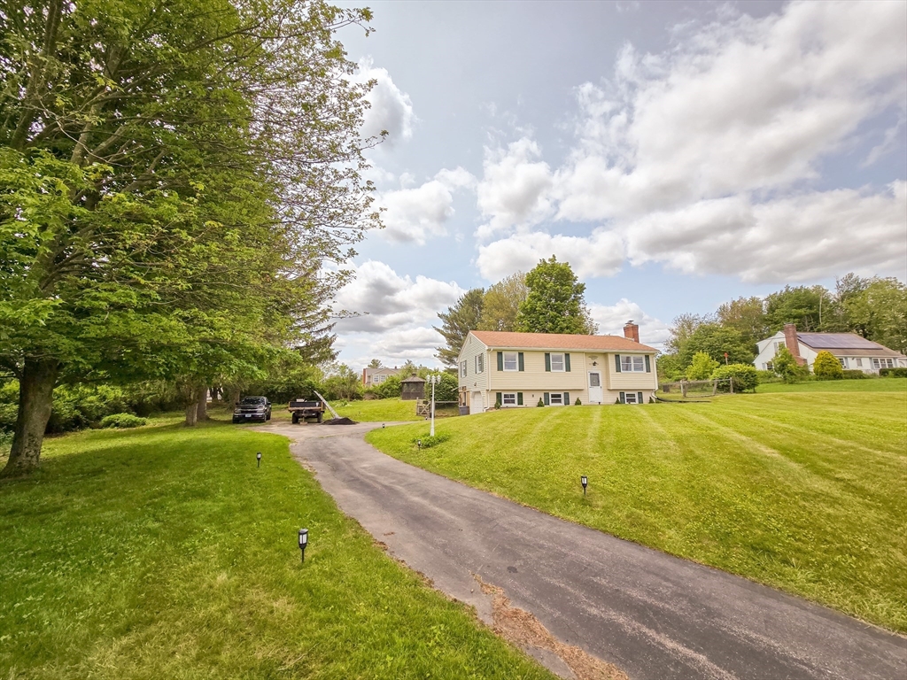 264 Dresser Hill Road Dudley, MA 01571 - Photo 2 of 21