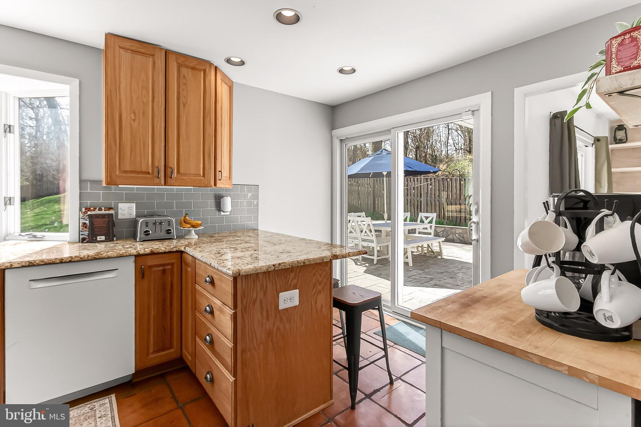 6621 Kerns Road Falls Church, VA 22042 - Photo 18 of 59 Sliding doors lead to patio and spacious back yard