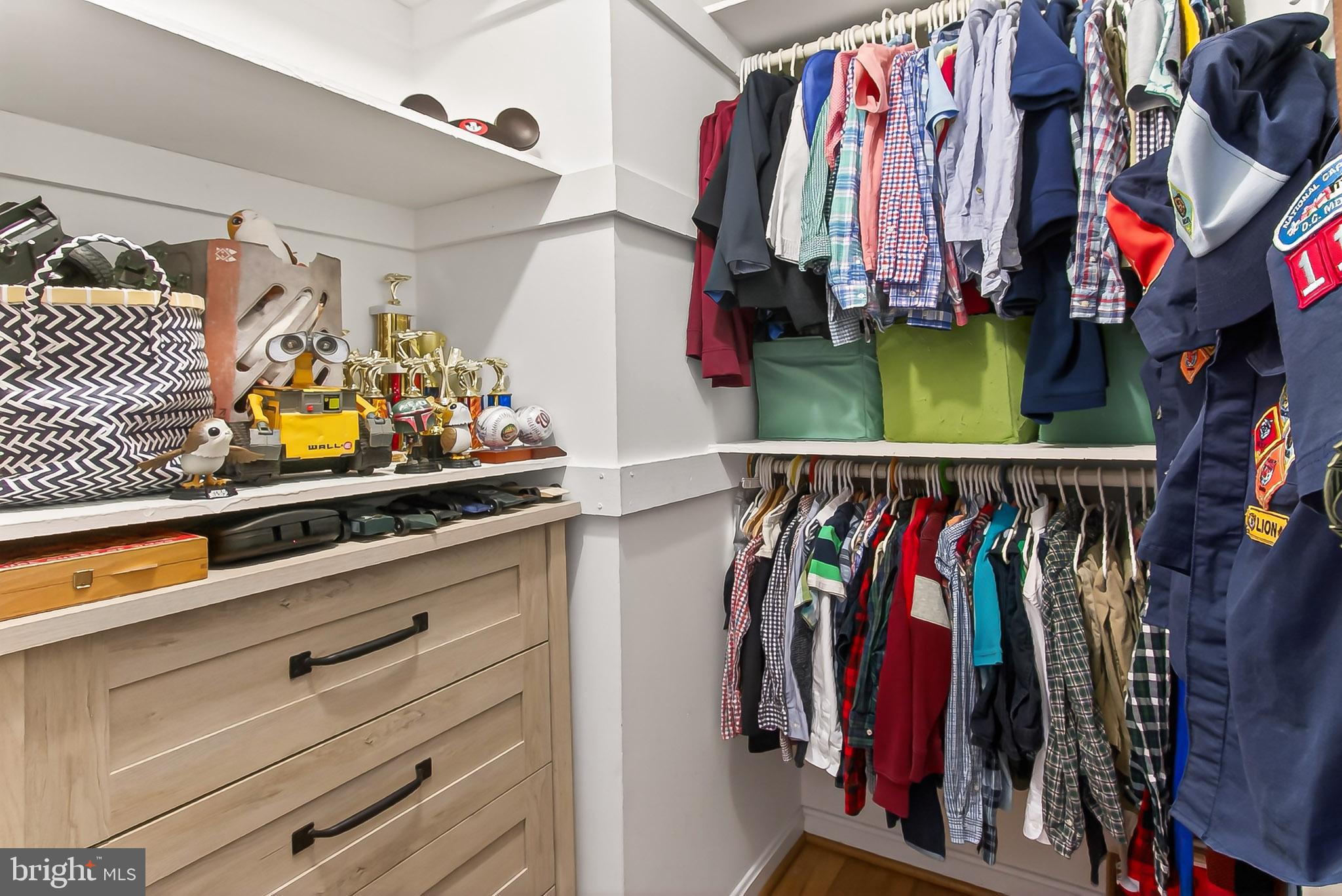 6621 Kerns Road Falls Church, VA 22042 - Photo 35 of 59 3rd bedroom with walk-in closet
