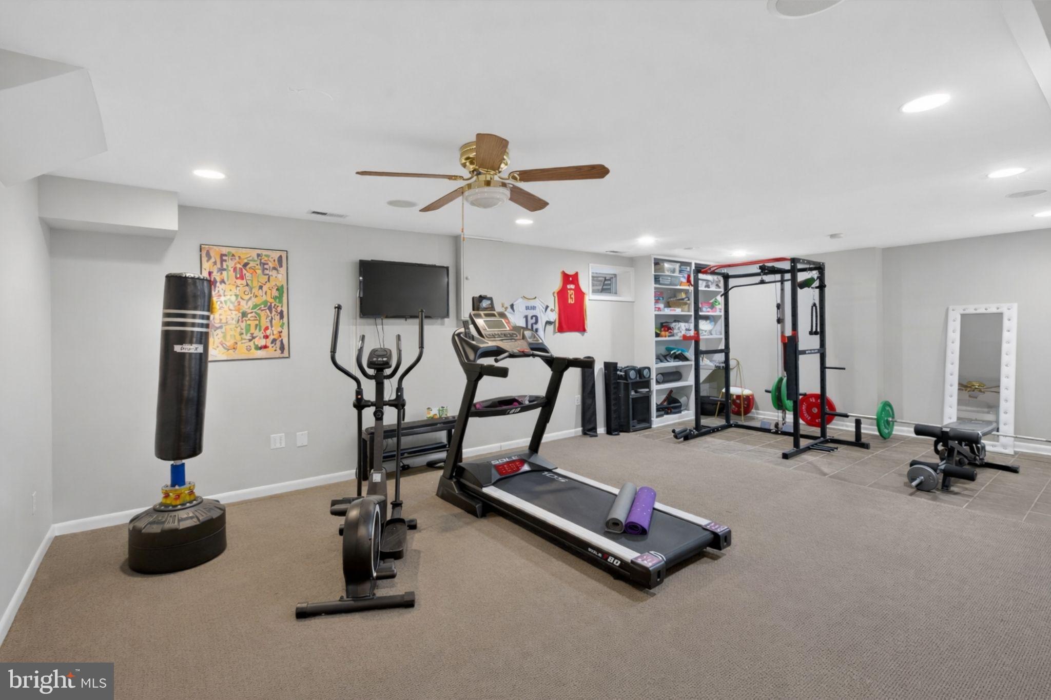 2849 Hideaway Road Fairfax, VA 22031 - Photo 30 of 45 a room with gym equipment and gym equipment