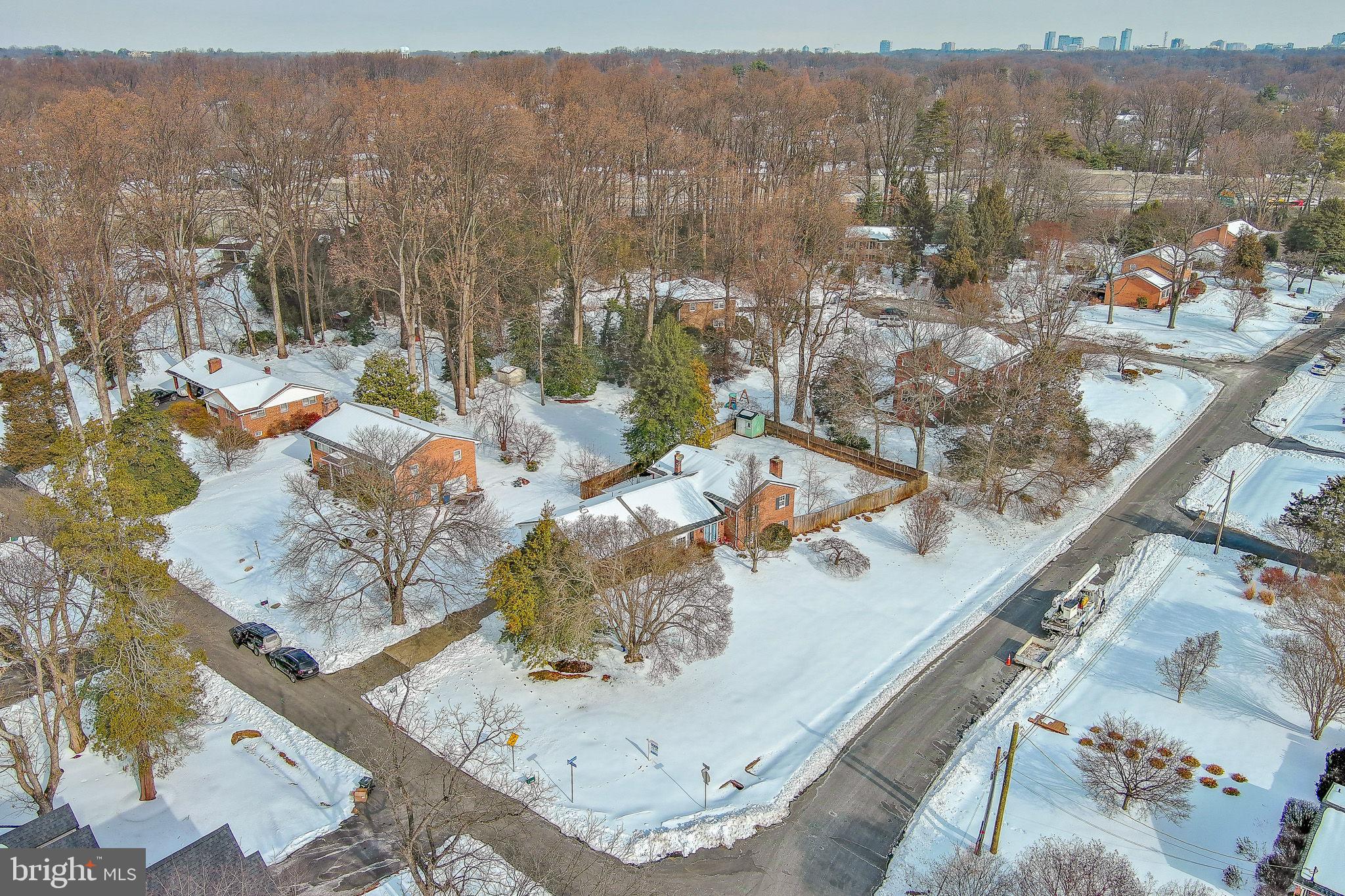 2849 Hideaway Road Fairfax, VA 22031 - Photo 37 of 45 a view of a living room and mountain view