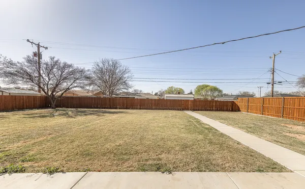 $308,000 | 1304 8th Street, Shallowater, TX 79363
