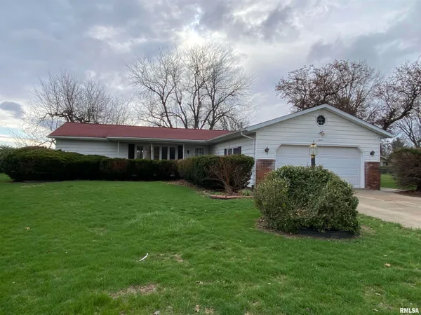 $169,900 | 90 Banyan Drive, Canton, IL 61520