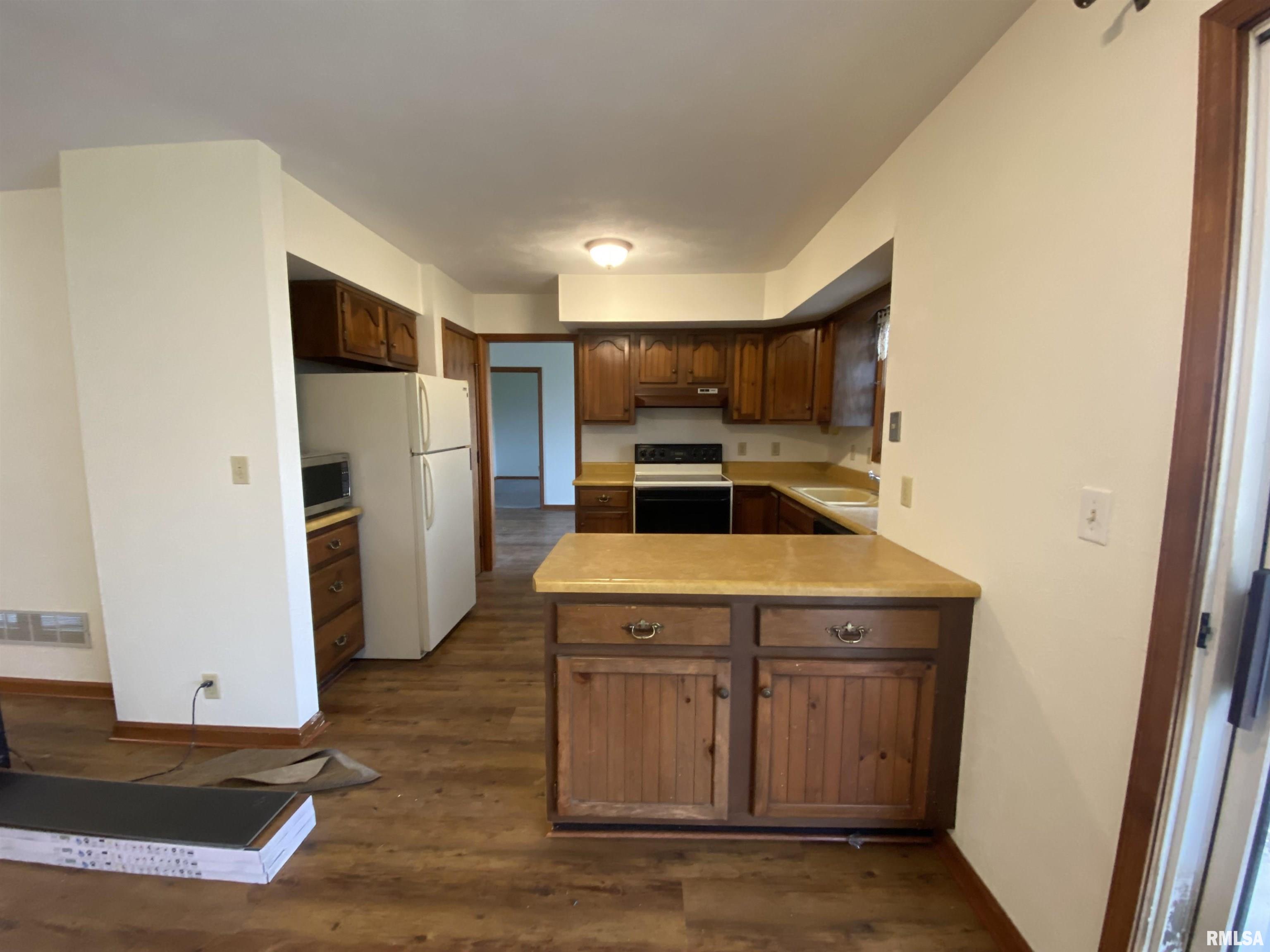 90 Banyan Drive Canton, IL 61520 - Photo 20 of 32
