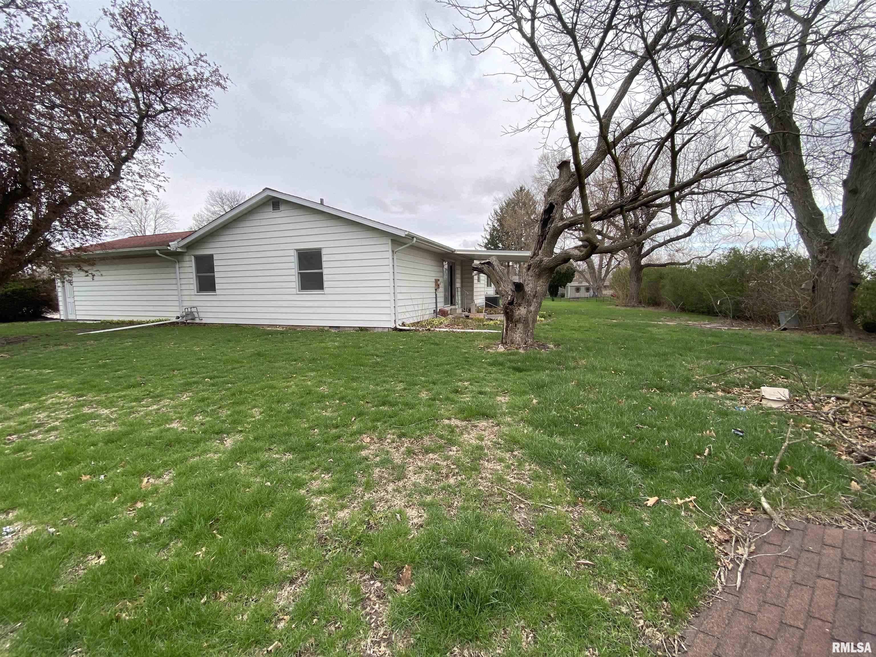 90 Banyan Drive Canton, IL 61520 - Photo 2 of 32