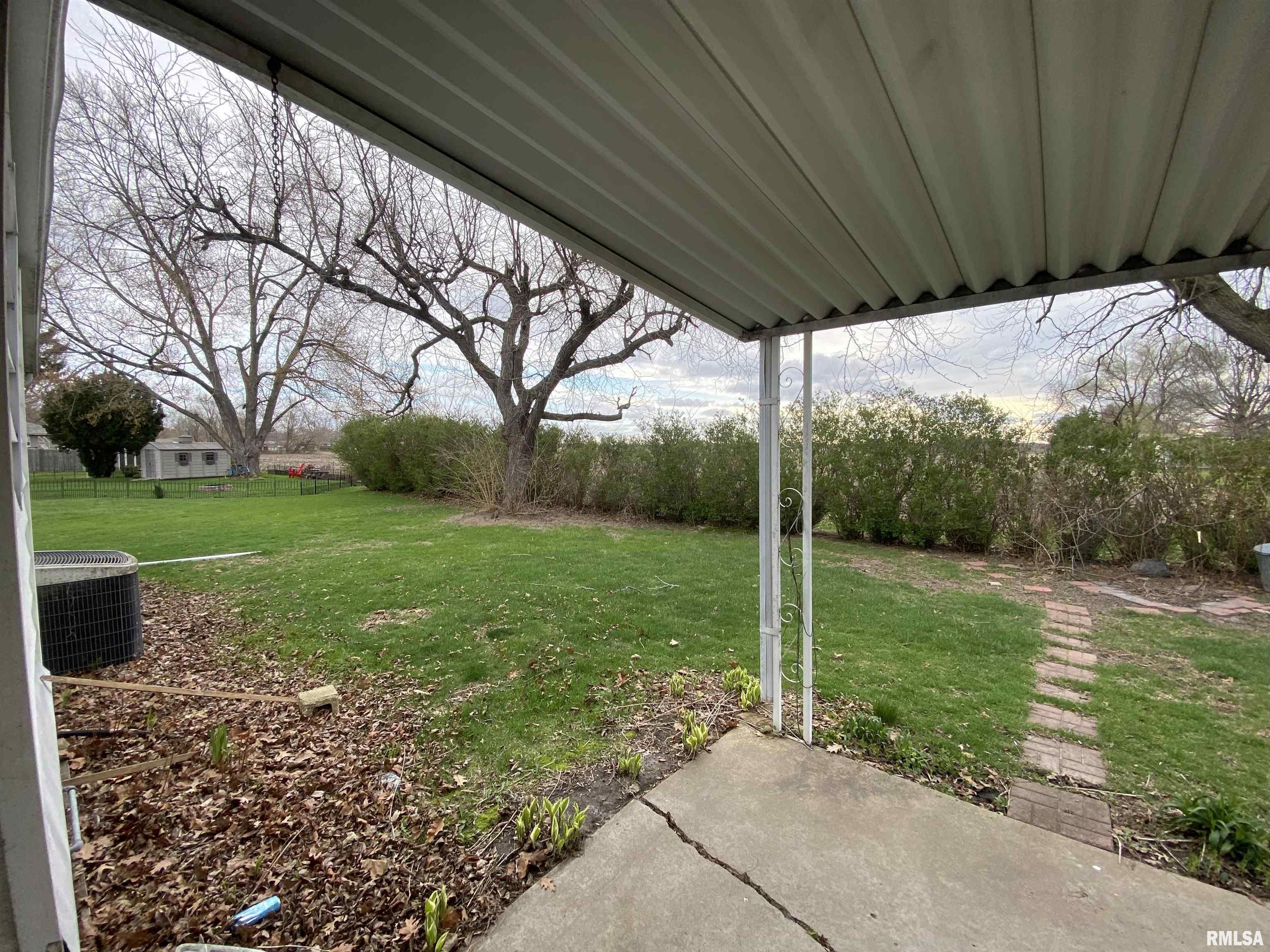 90 Banyan Drive Canton, IL 61520 - Photo 4 of 32