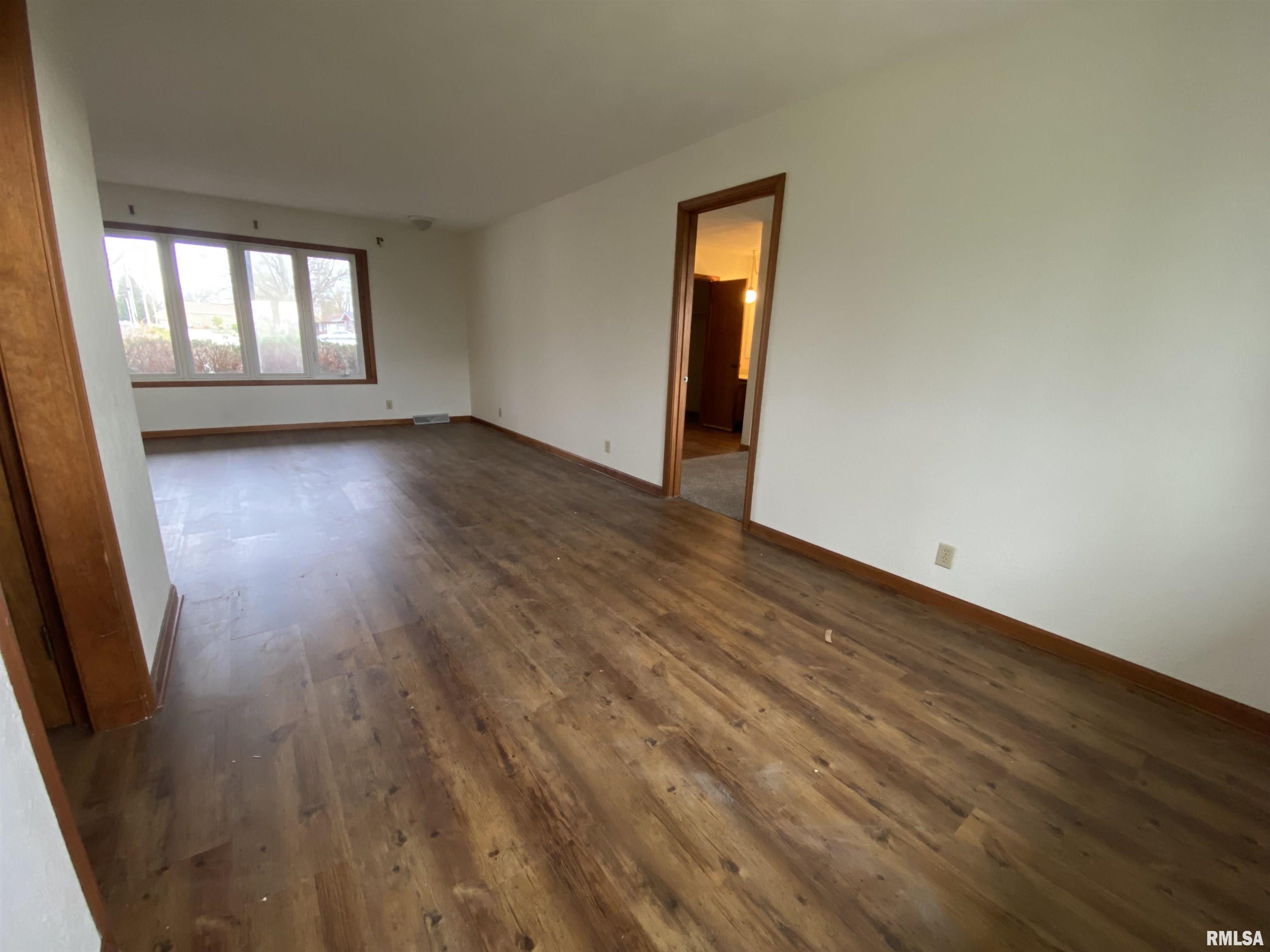 90 Banyan Drive Canton, IL 61520 - Photo 9 of 32