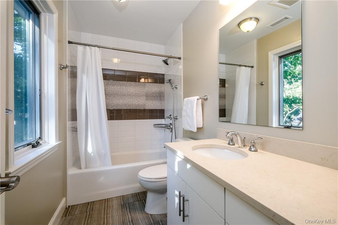 4 Parkfield Road Scarsdale, NY 10583 - Photo 22 of 33 Renovated ensuite full bath.