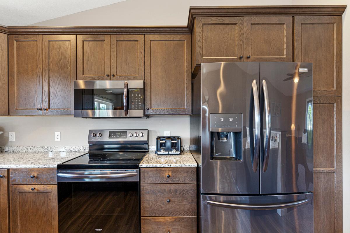 1604 Prairie Avenue Southwest Faribault, MN 55021 - Photo 9 of 42