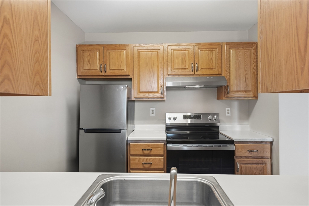 164 High Street, Unit 402 Holyoke, MA 01040 - Photo 2 of 11