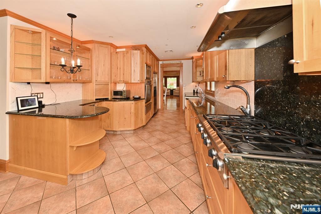 8 Myrtle Street Montvale, NJ 07645 - Photo 15 of 38