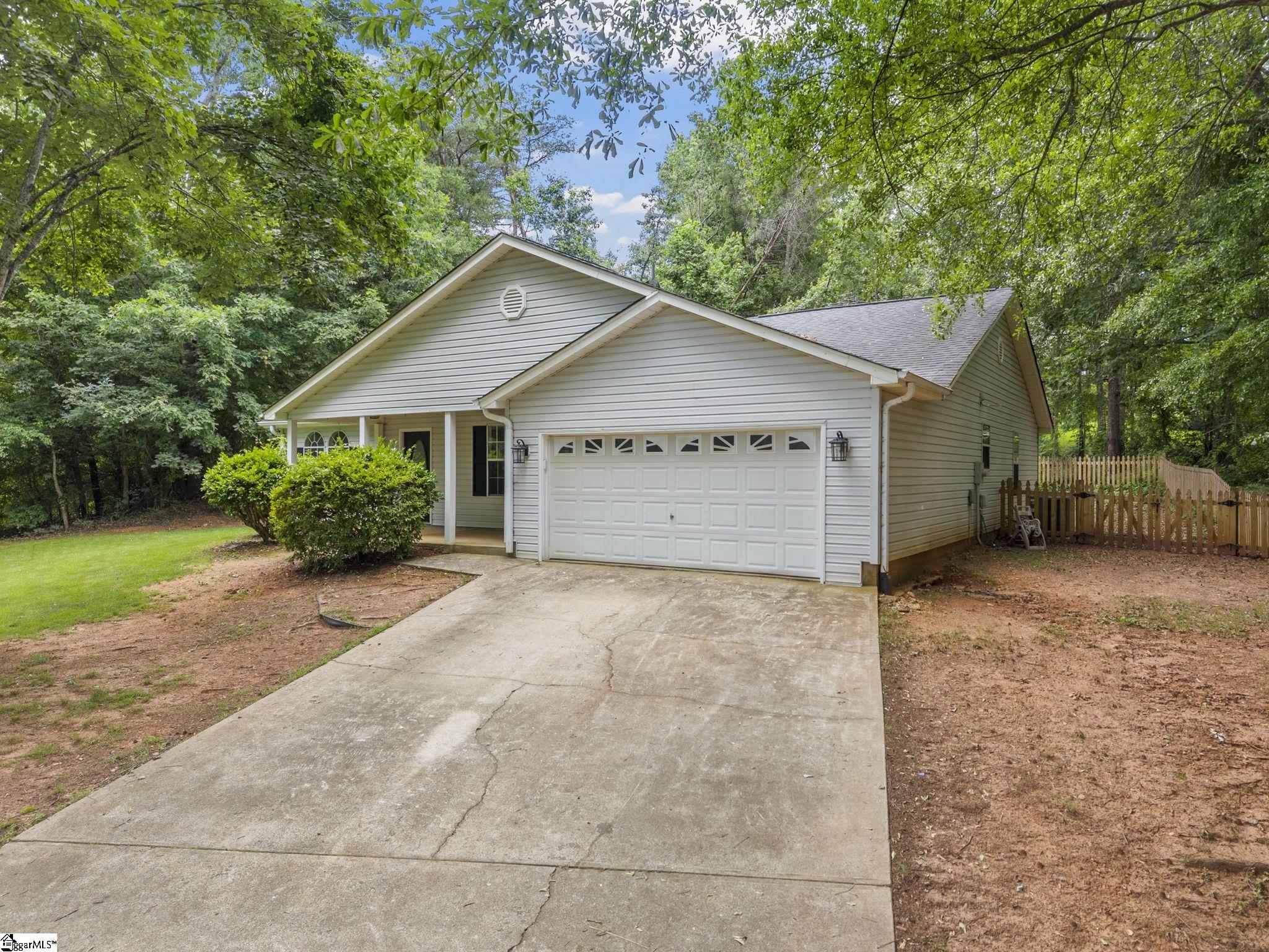 121 Confederate Lane Greer, SC 29651 - Photo 2 of 33