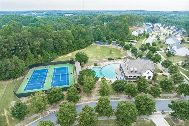 a view of a tennis court