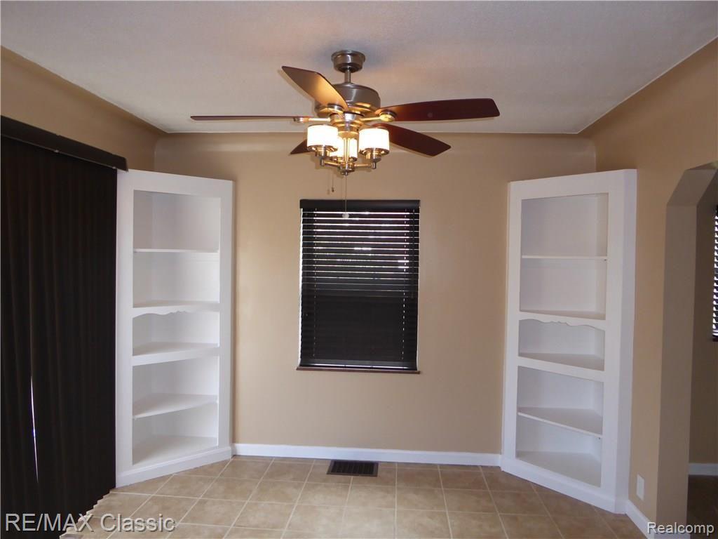 15445 Inkster Road Livonia, MI 48154 - Photo 8 of 56