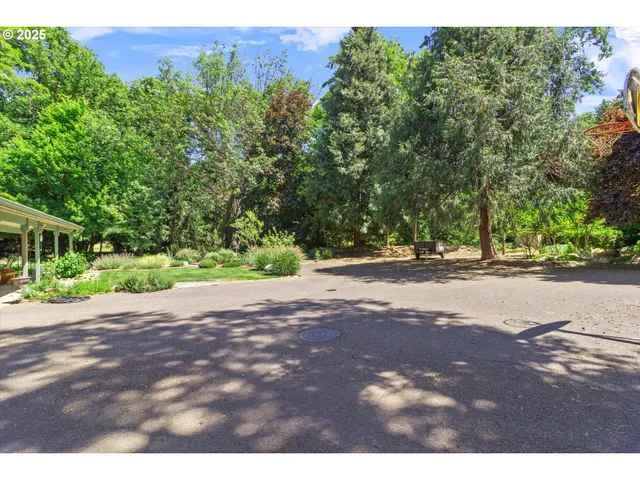 a view of a street view